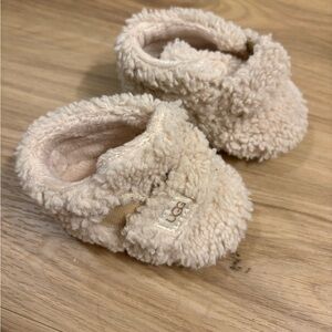 UGG Tan Fuzzy Kids Slippers
